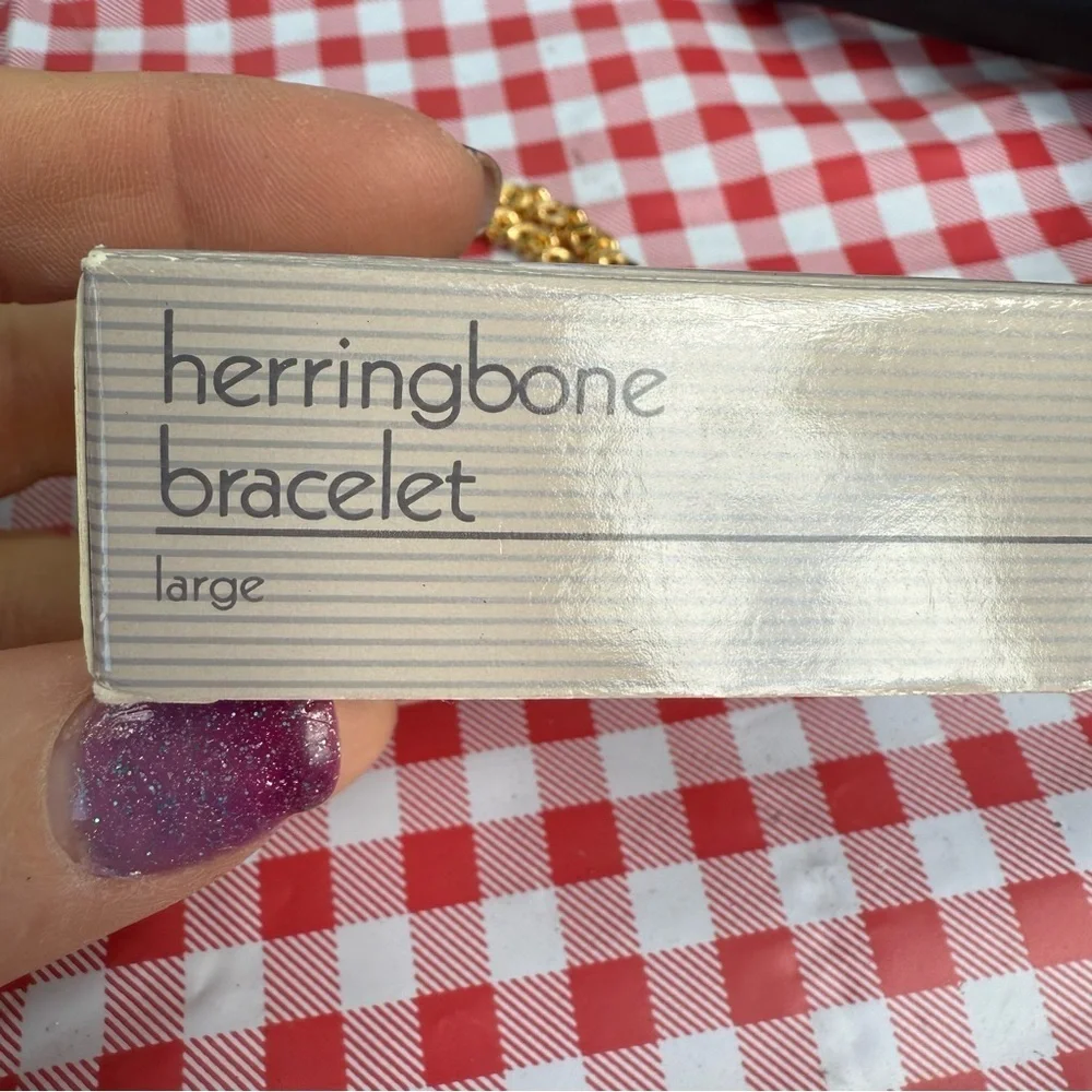Avon Herringbone Chain Bracelet size large NIB 1991 vintage